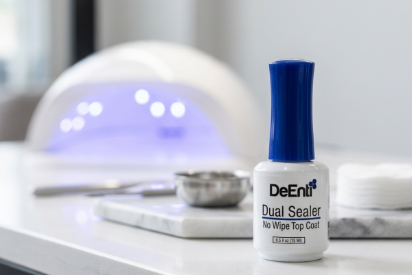 Sealing the Deal: The Best Top Coat for Acrylic Nails
